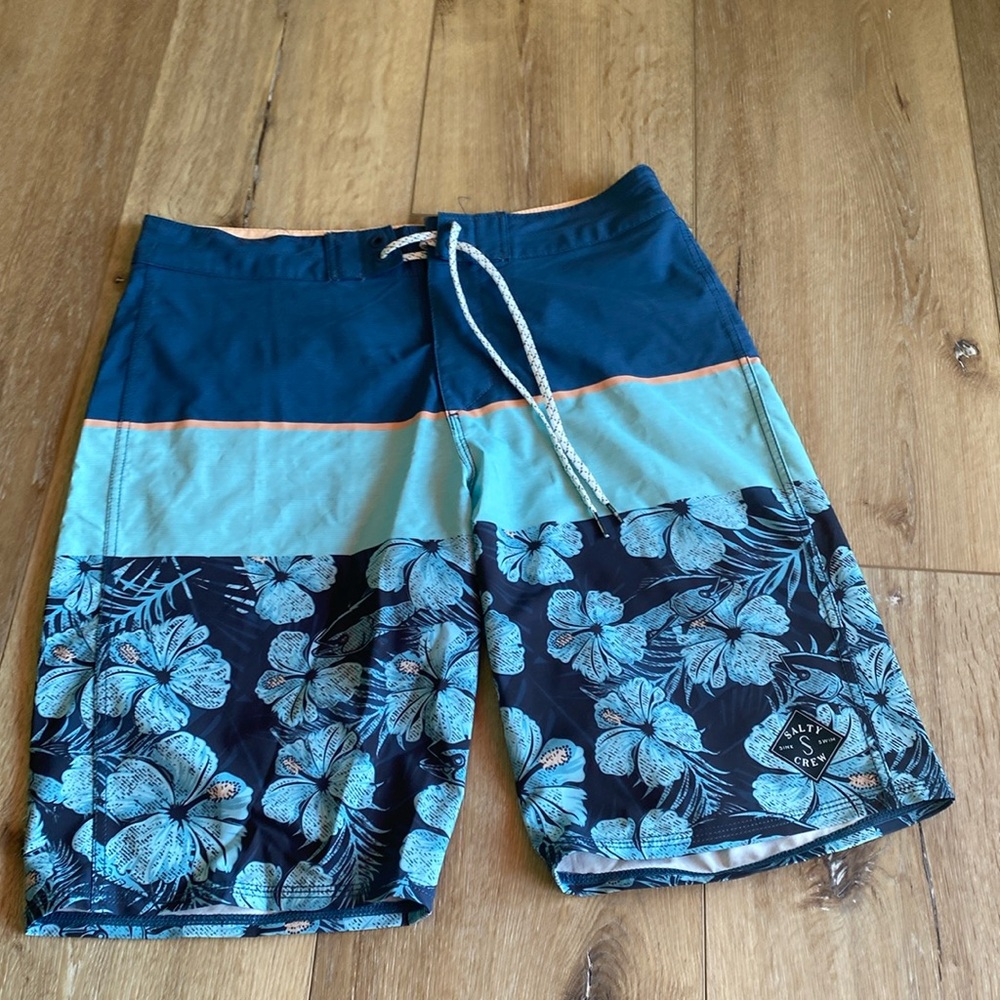 Salty crew board shorts lot size 30